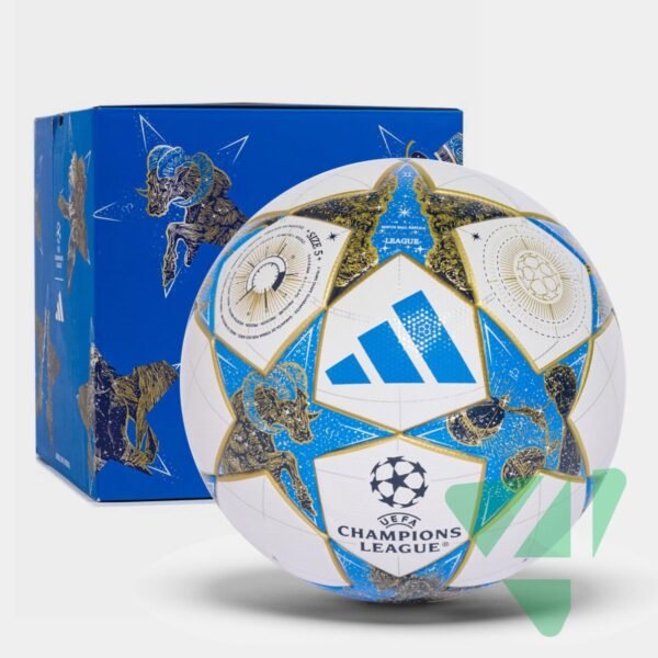 Pelota Adidas Champions League 25/26 League Stage. Diseño con logo Adidas y caja azul con carneros dorados.