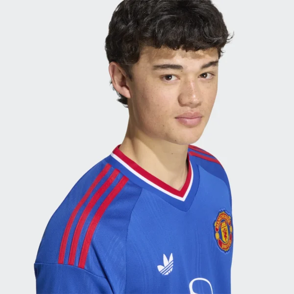 MAN UTD AWAY 26 27 D